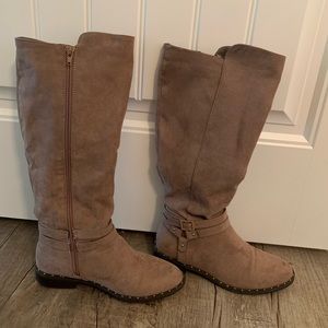 Women’s size 6 boots